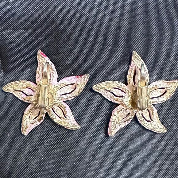 Vintage 60s Arthur Pepper Pink and black enamel metal flower clip-on Earrings - Picture 9 of 10
